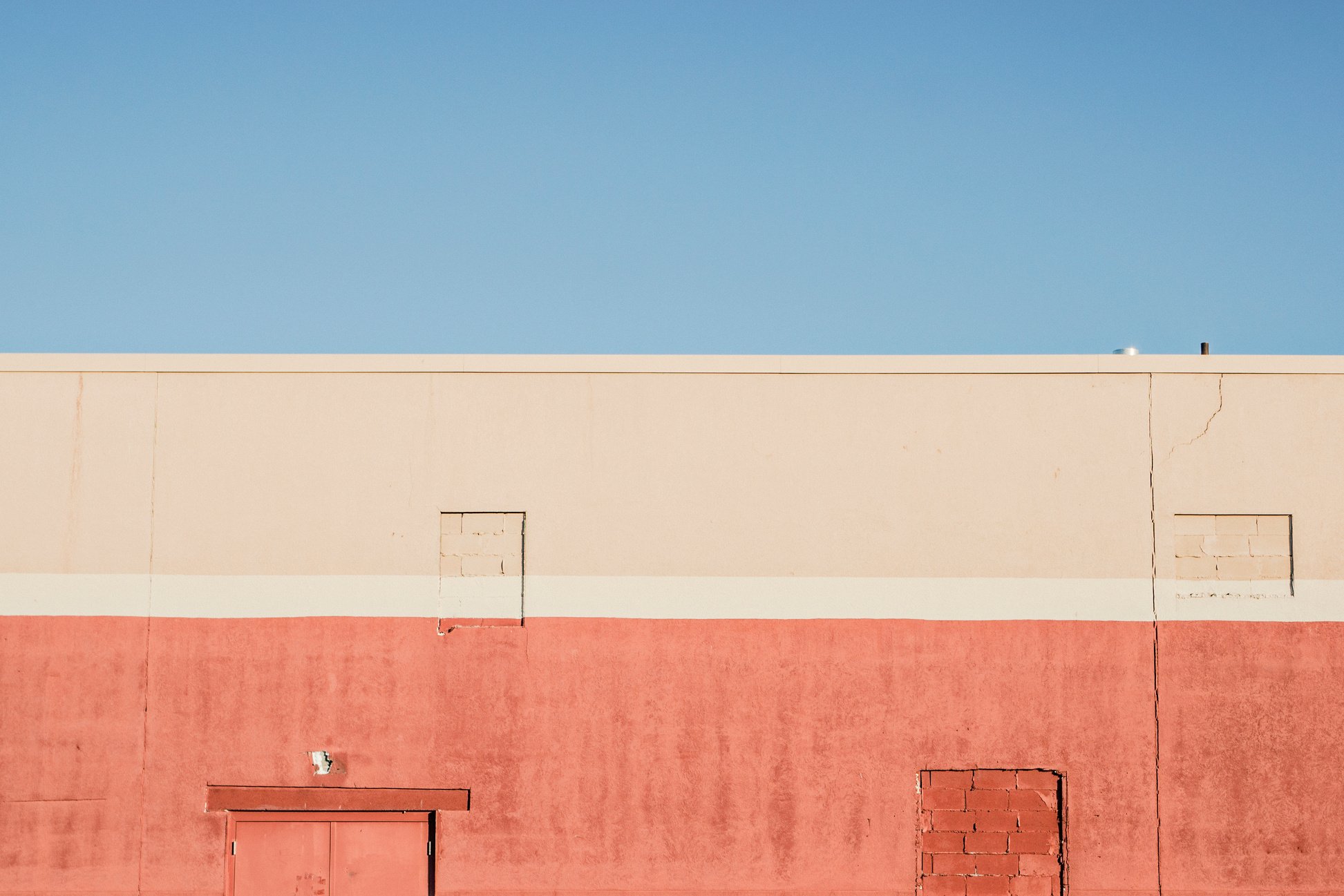 Building with Three Colours